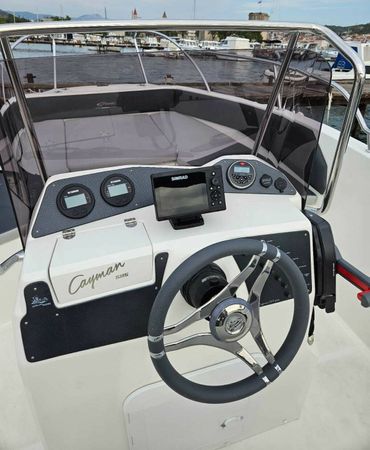 Cayman 585 | 23