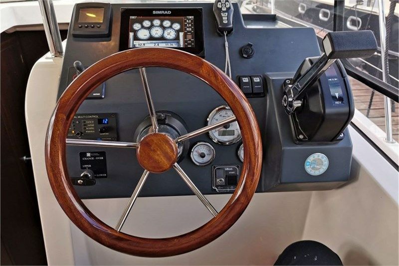 Platinum 989 Flybridge | Aurora