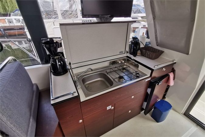 Platinum 989 Flybridge | Aurora