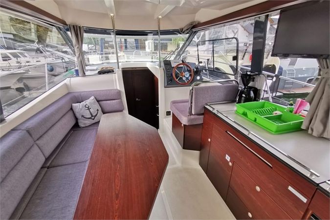Platinum 989 Flybridge | Aurora