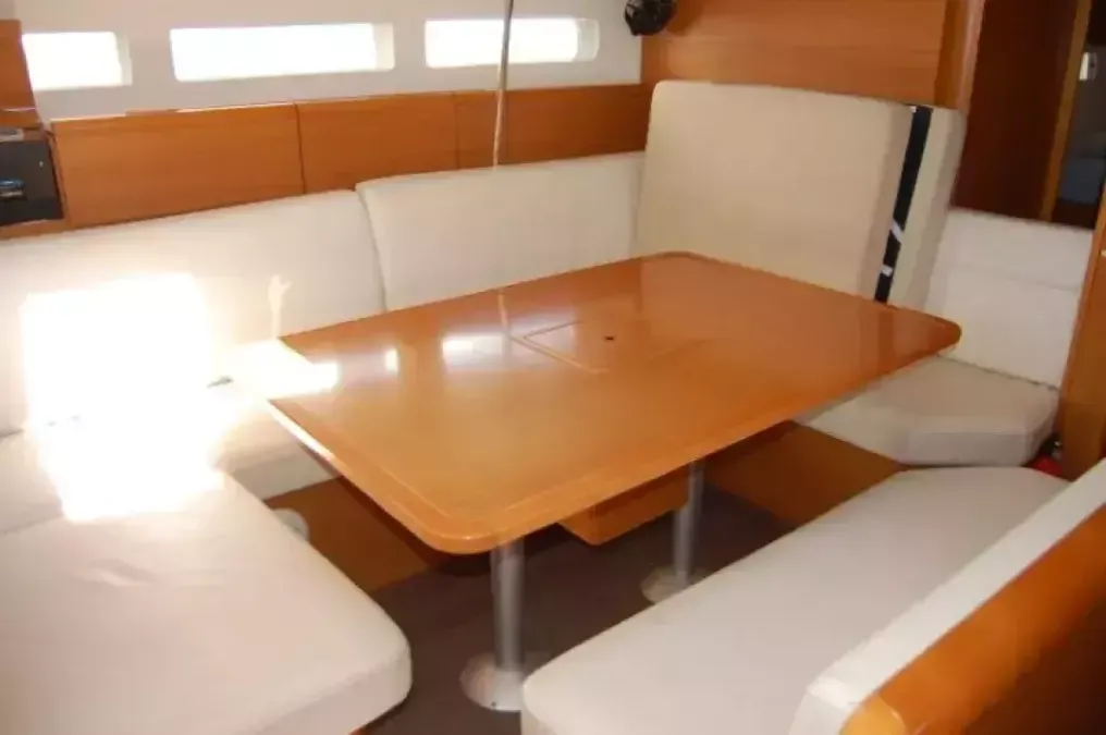 Jeanneau Sun Odyssey 519 | Champagne