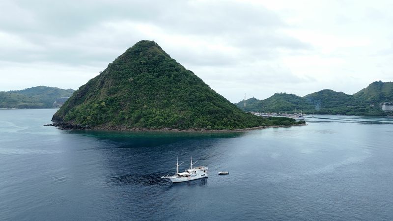 Custom Built Phinisi | Sands Bajo