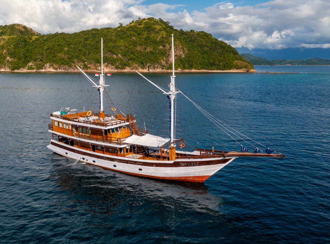 Custom Built Phinisi | Refviero