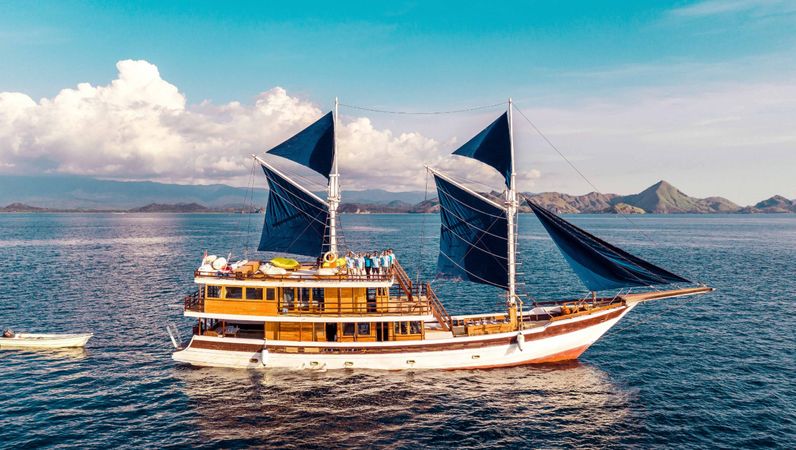 Custom Built Phinisi | Refviero