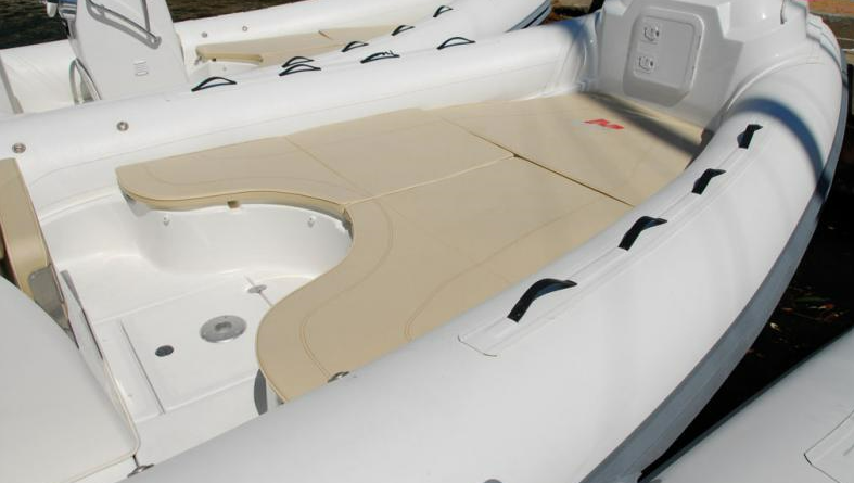 Black Fin Elegance 25 | 12