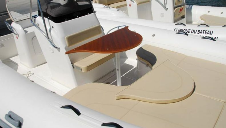 Black Fin Elegance 25 | 12