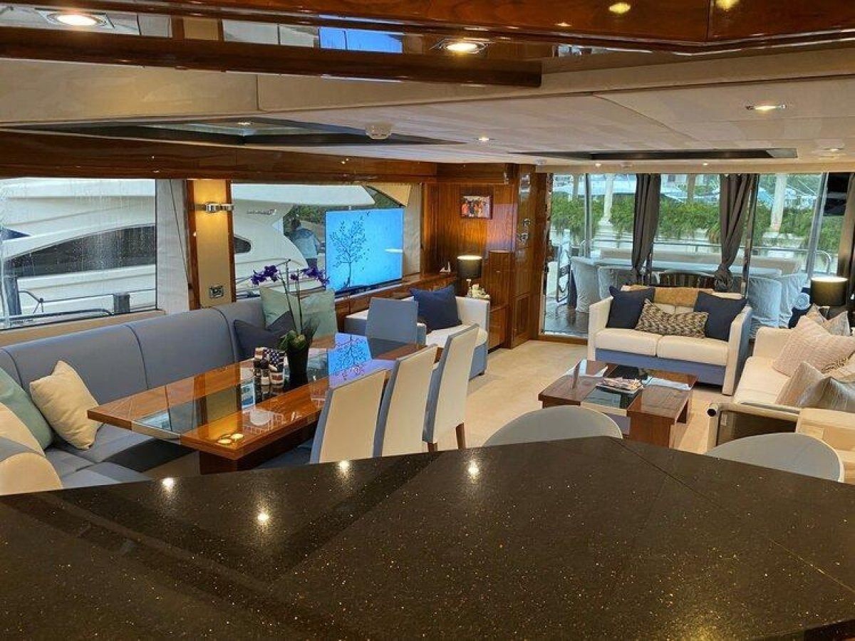 Sunseeker 105 | The Cabana