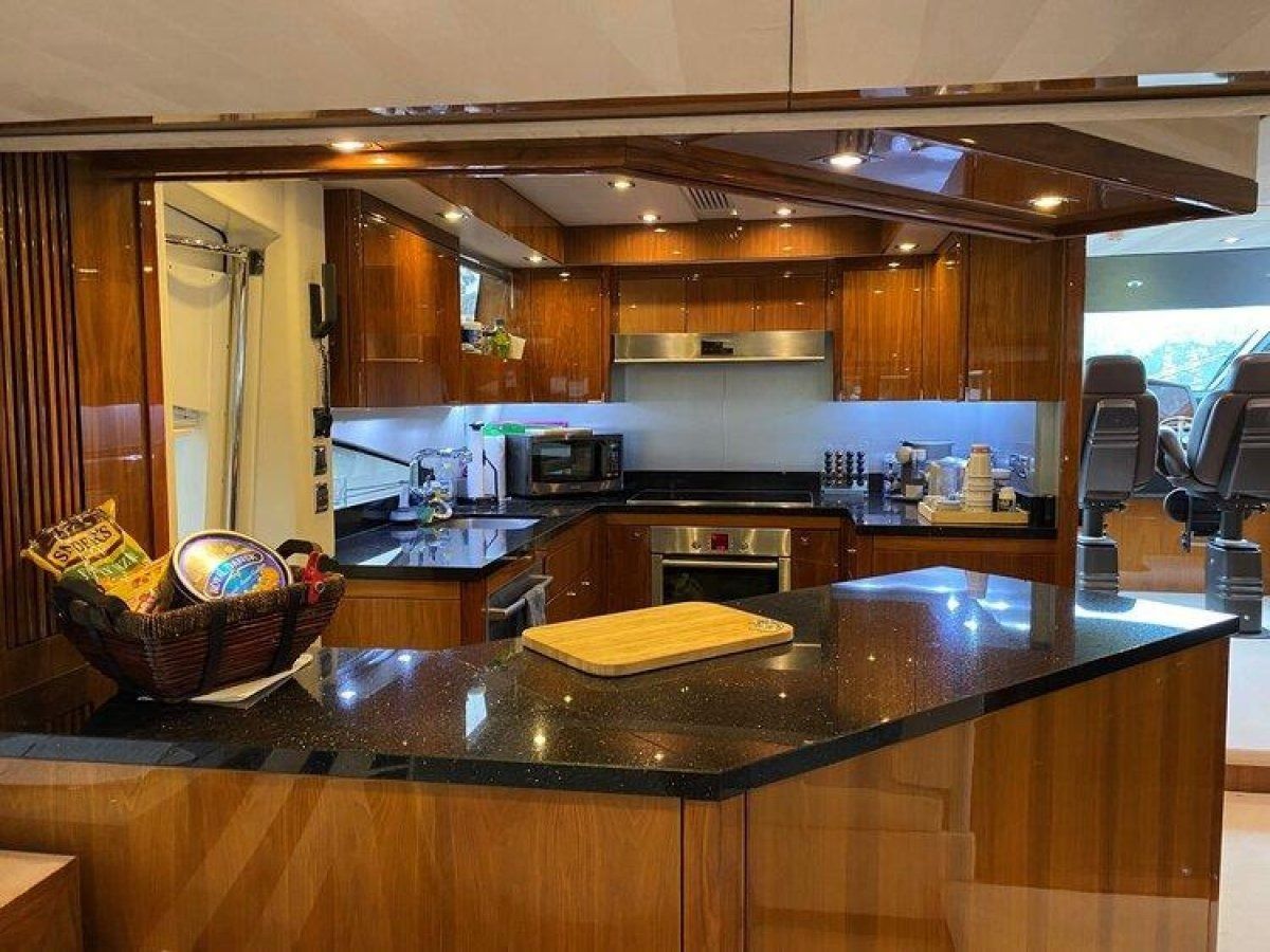 Sunseeker 105 | The Cabana