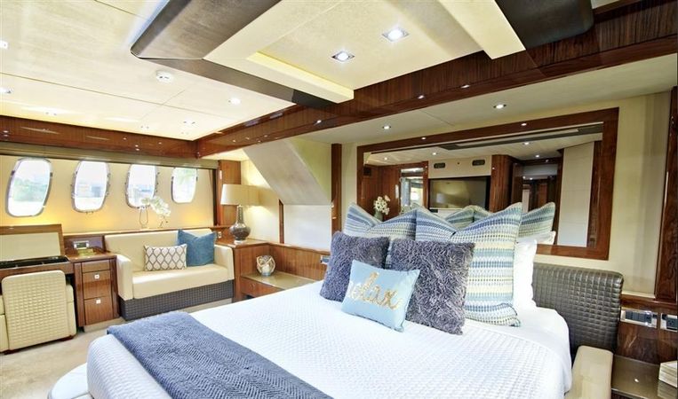 Sunseeker 105 | The Cabana