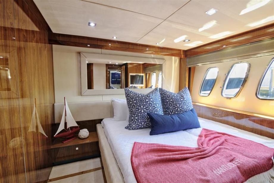 Sunseeker 105 | The Cabana