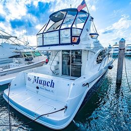 Sea Ray 47 Sedan Bridge | Mr Munch