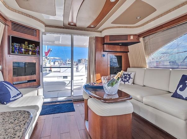 Sea Ray 47 Sedan Bridge | Mr Munch