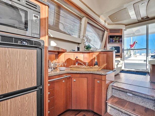 Sea Ray 47 Sedan Bridge | Mr Munch