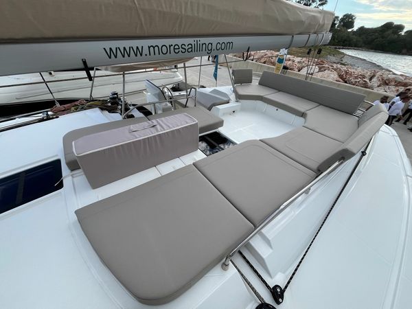 Fountaine Pajot New 44 | Avamare