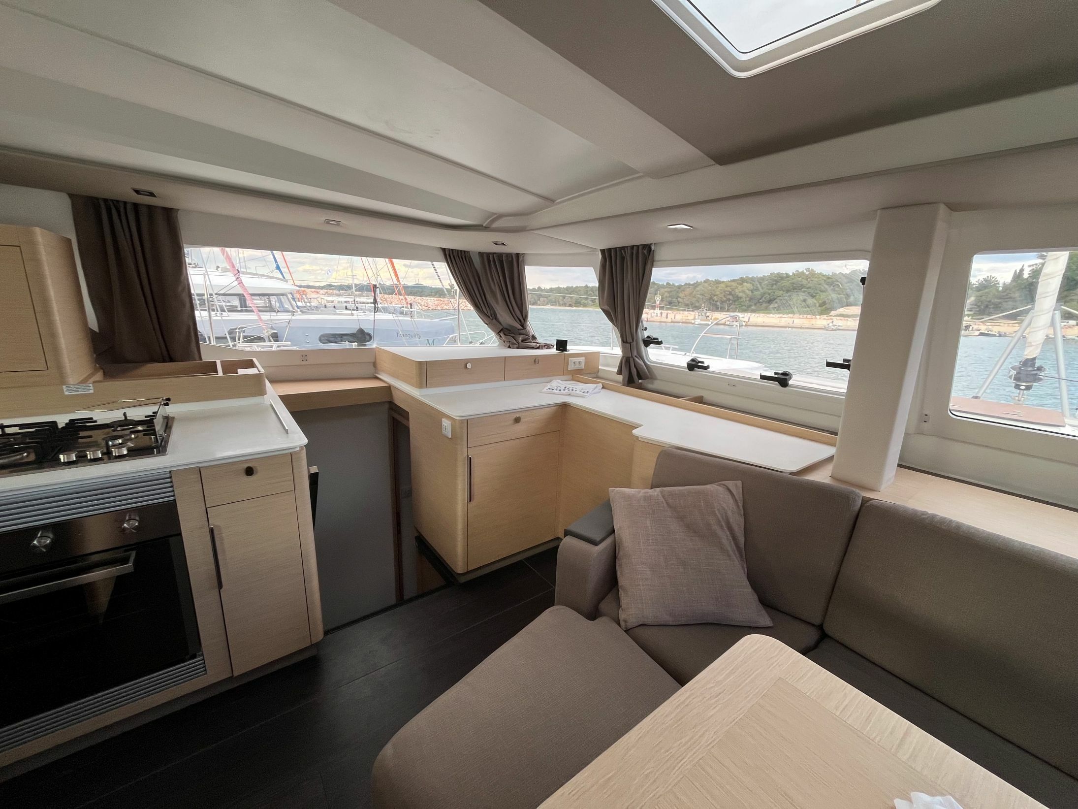 Fountaine Pajot New 44 | Avamare