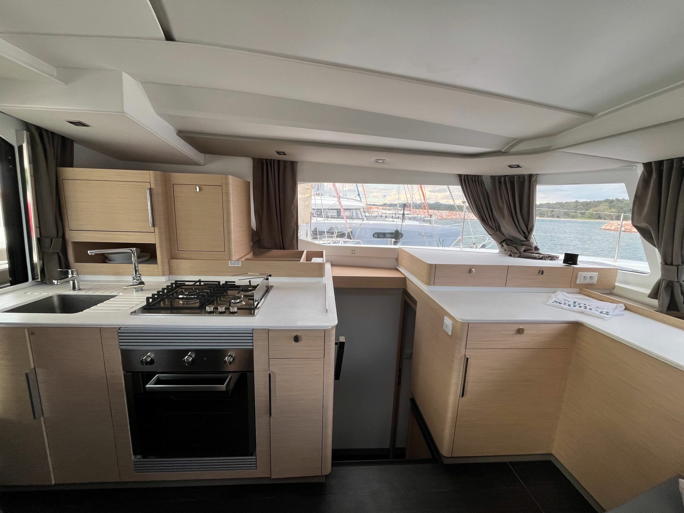 Fountaine Pajot New 44 | Avamare