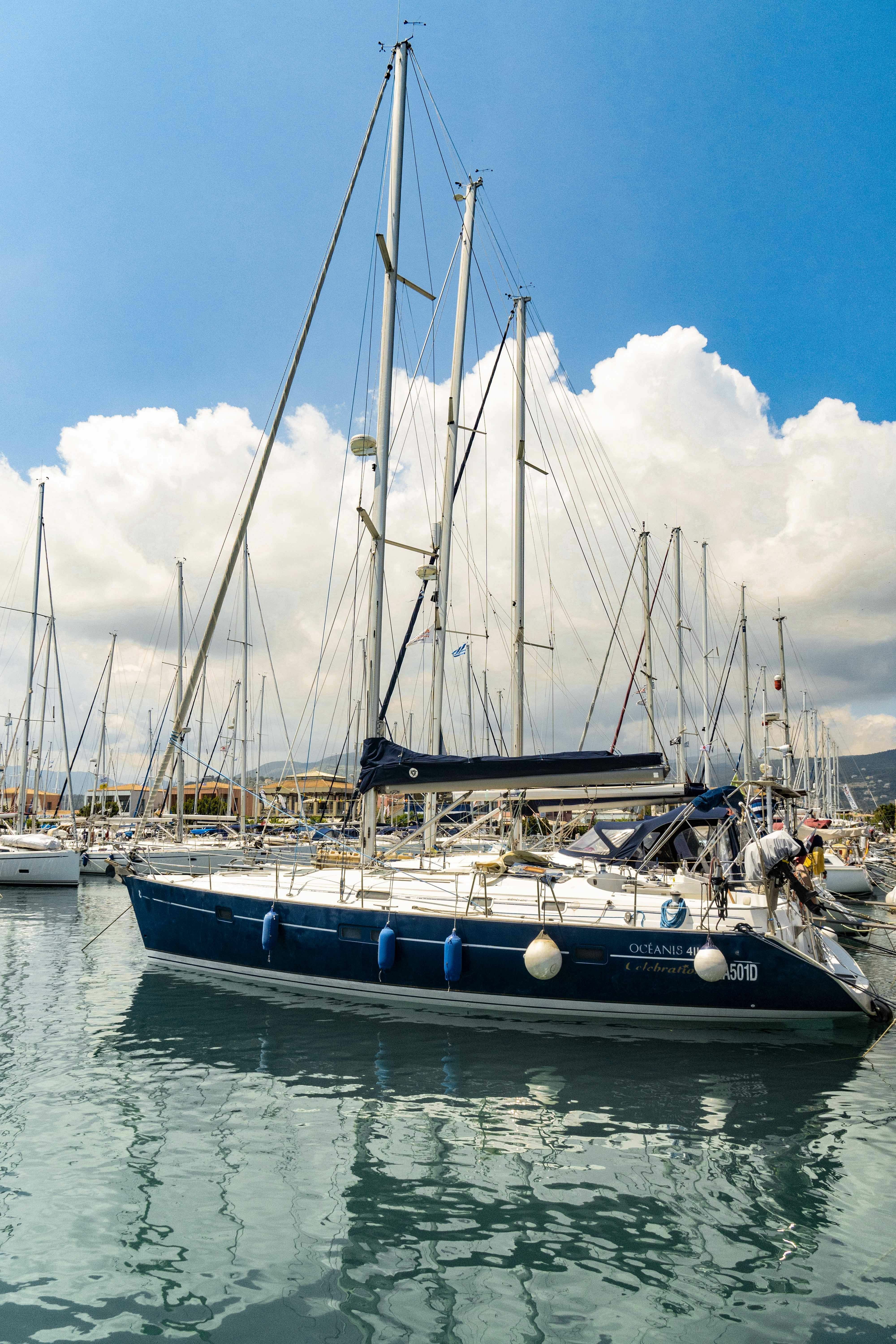 Beneteau Oceanis Clipper 411 | Blue Dolphin