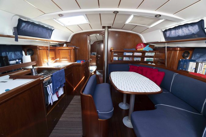 Beneteau Oceanis Clipper 411 | Blue Dolphin