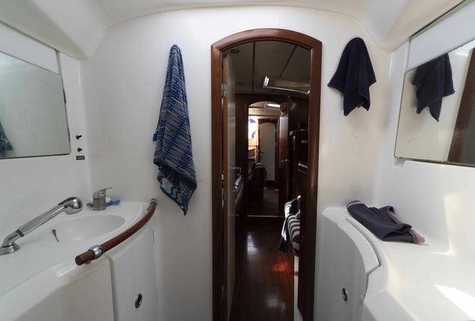 Beneteau Oceanis Clipper 411 | Blue Dolphin