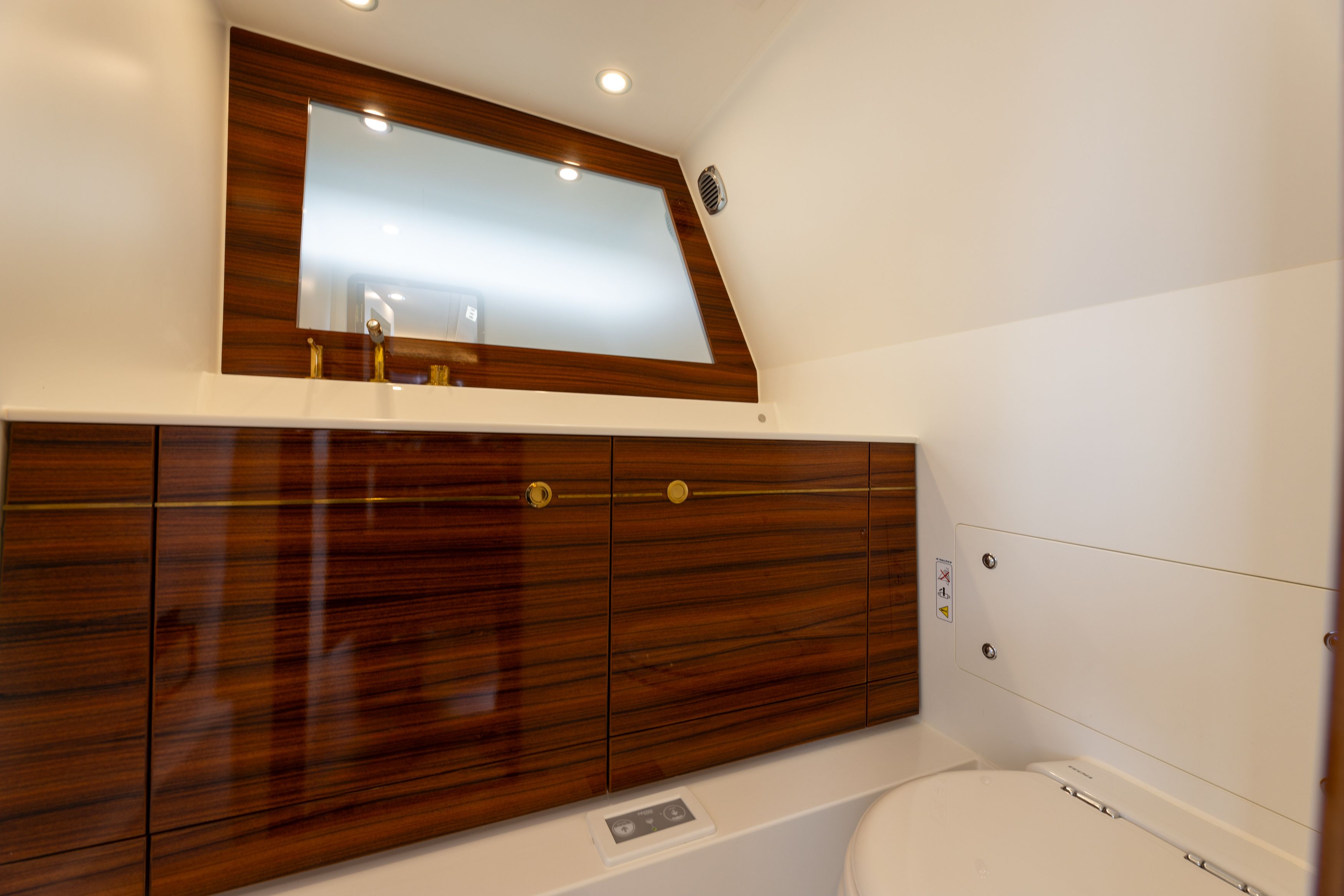 X-Yachts X Power 33 | 22