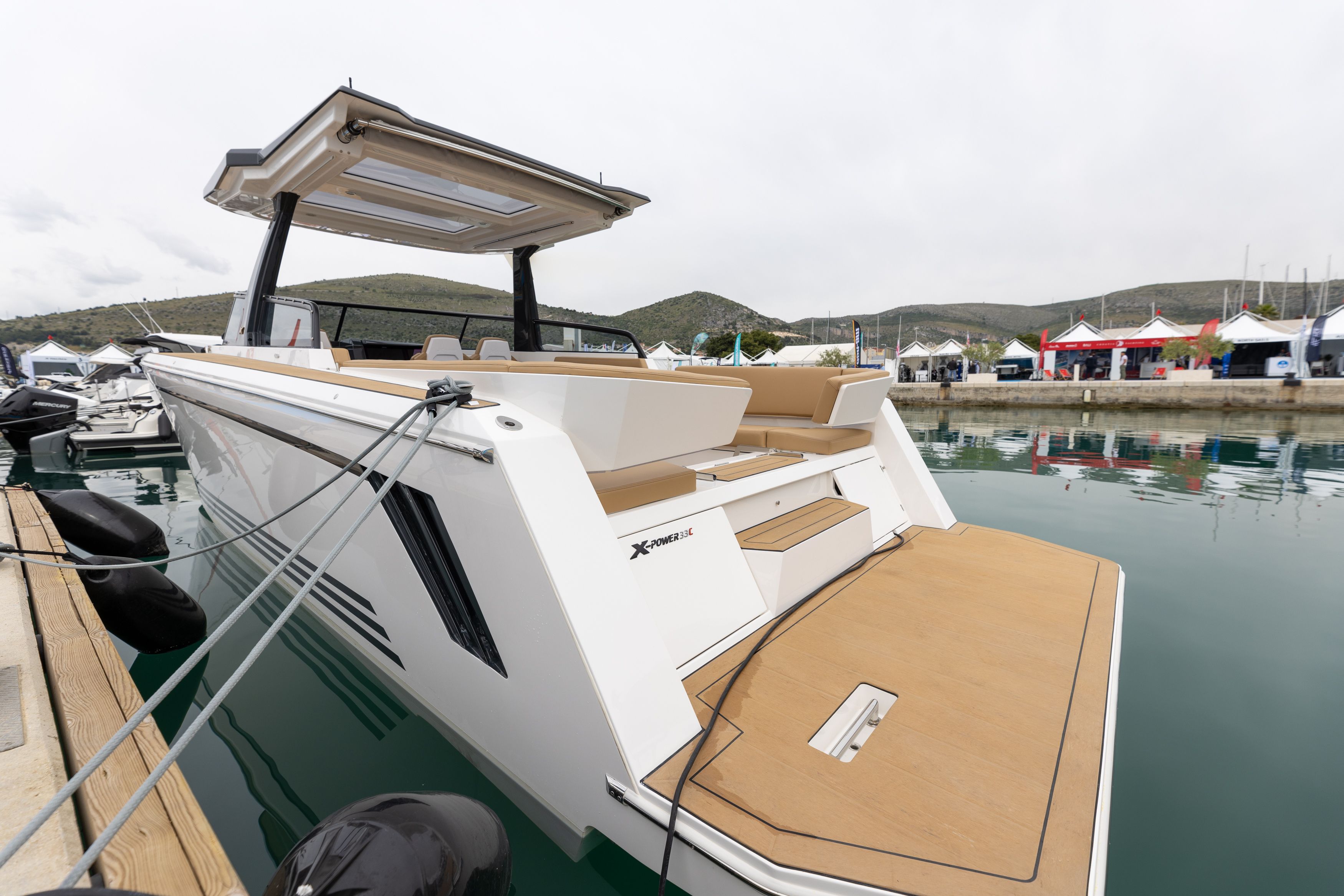 X-Yachts X Power 33 | 22