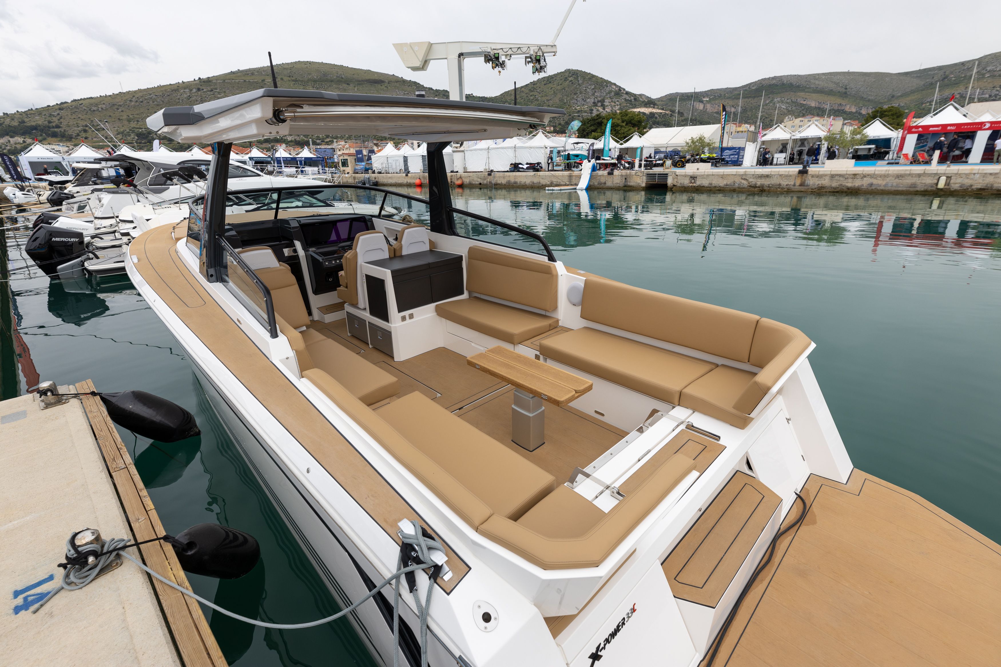 X-Yachts X Power 33 | 22