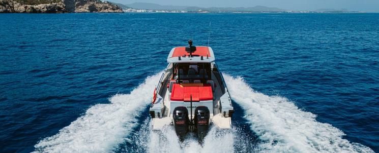 Axopar Brabus Shadow 800 | Amber