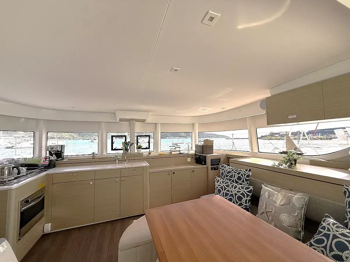 Lagoon 43 | White Pearl