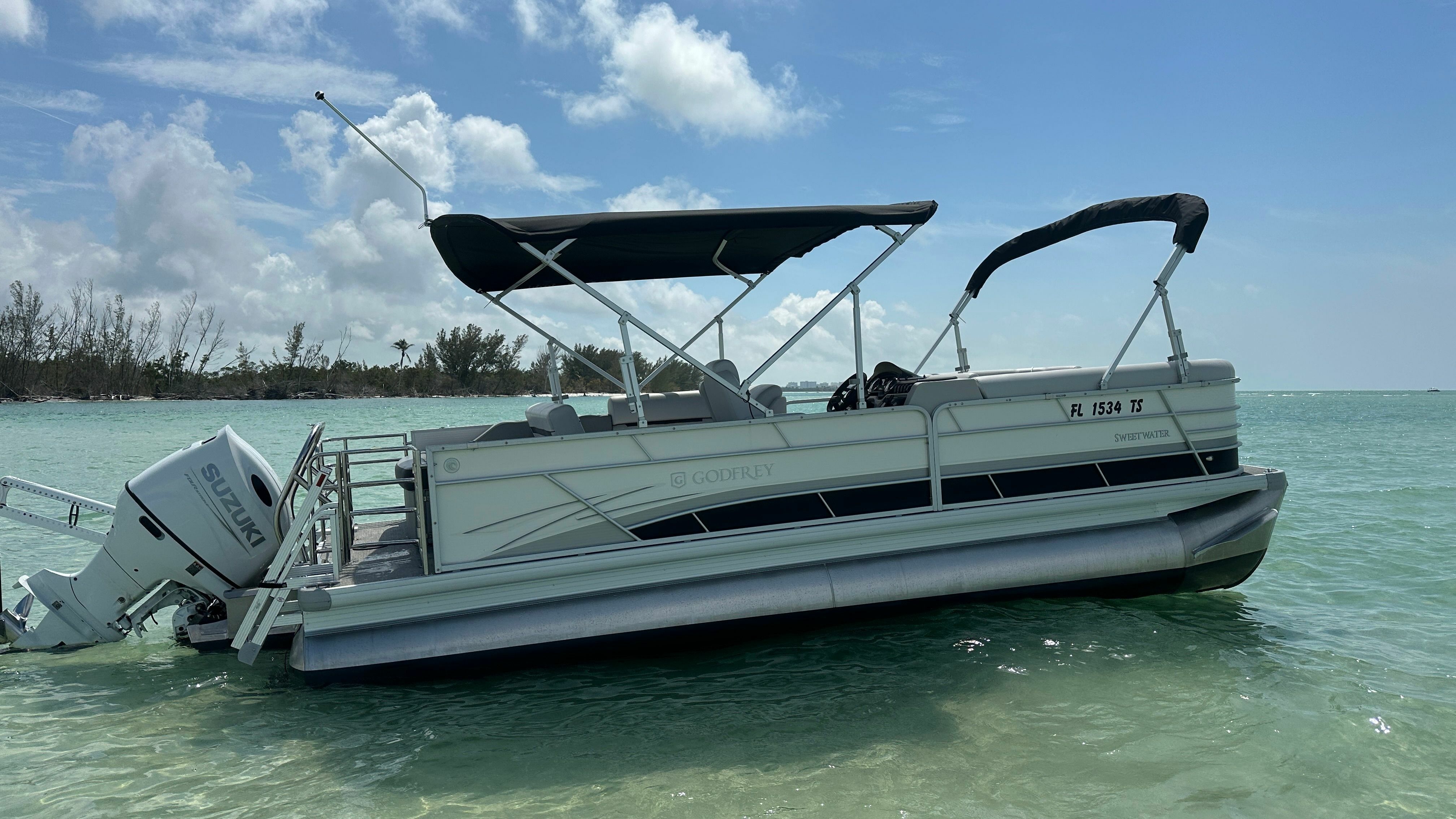 Godfrey Sweetwater 2286 SFL | White Pearl