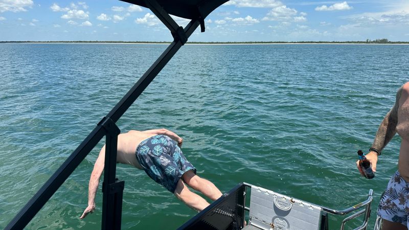 Godfrey Sweetwater 2286 SFL | White Pearl