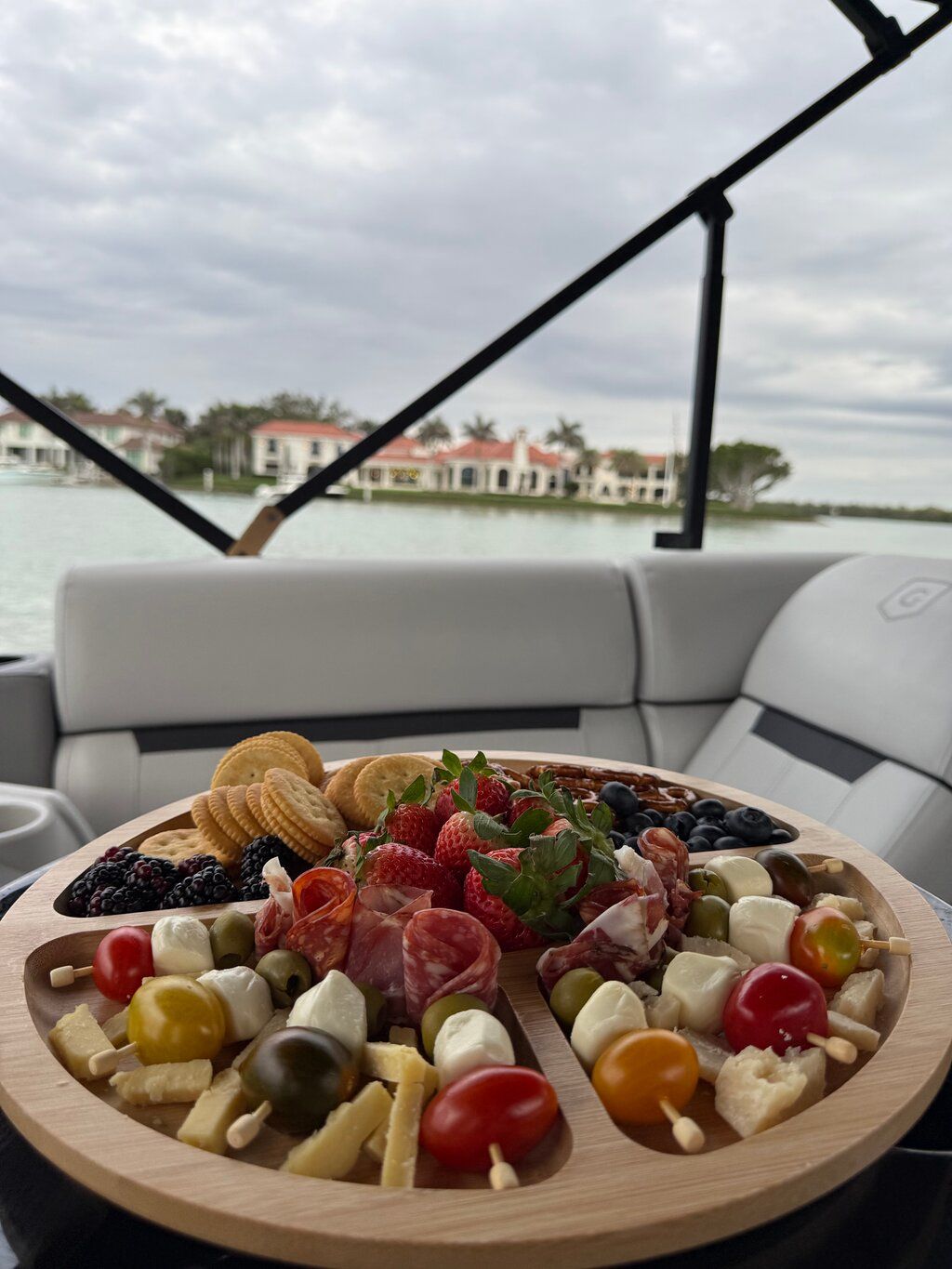 Godfrey Sweetwater 2286 SFL | White Pearl