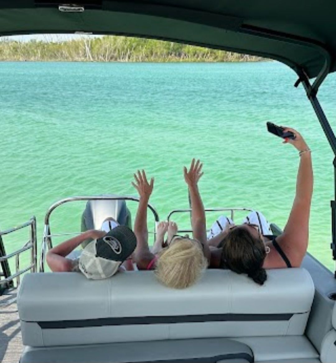 Godfrey Sweetwater 2286 SFL | White Pearl