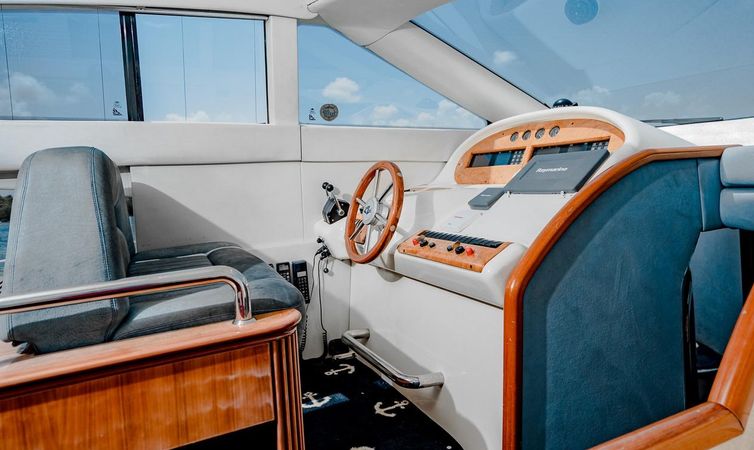 Azimut 50 Fly | Viator