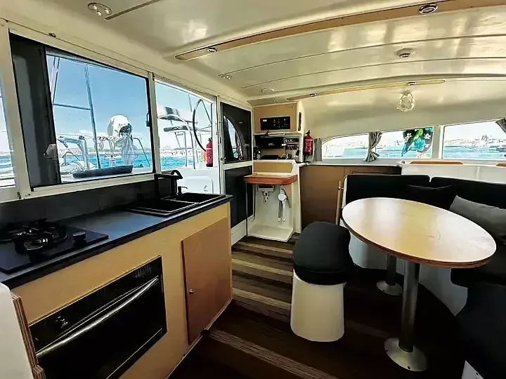 Lagoon 380 | Niu Tribe Uno