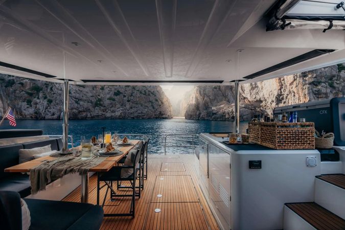 Lagoon 55 | Almosta Road