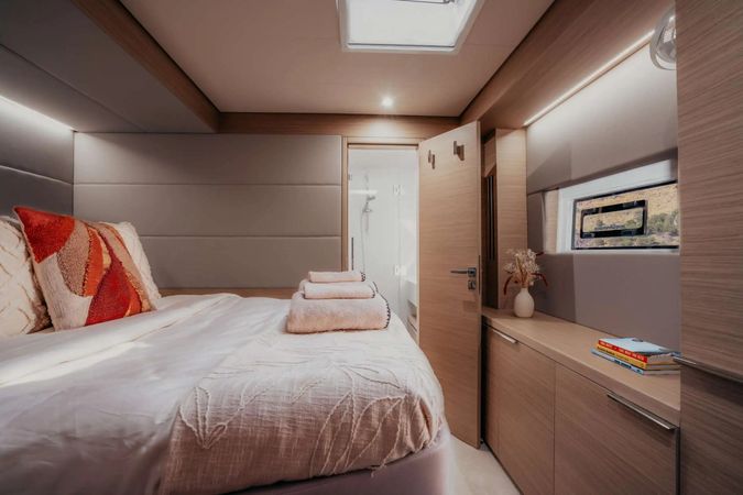 Lagoon 55 | Almosta Road