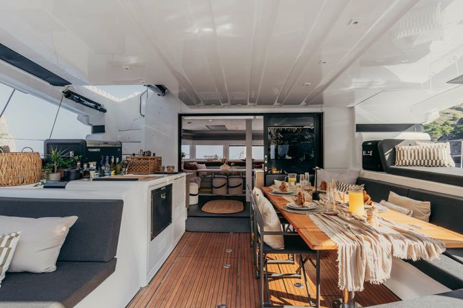 Lagoon 55 | Almosta Road