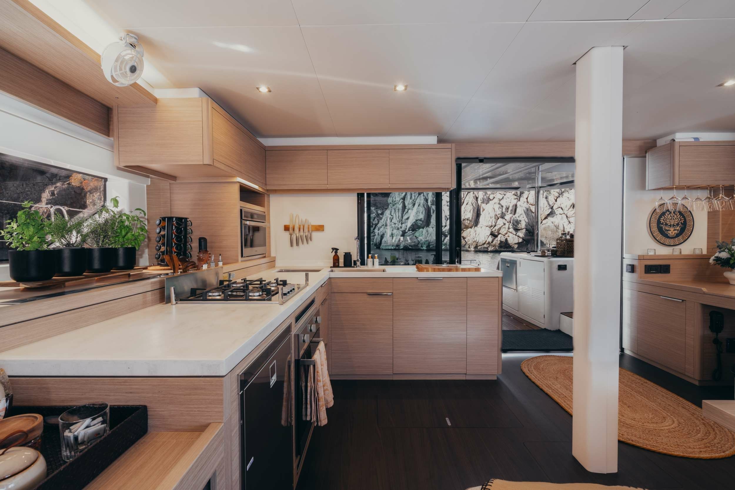 Lagoon 55 | Almosta Road