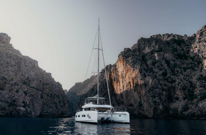 Lagoon 55 | Almosta Road