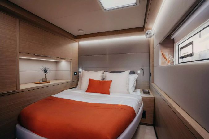 Lagoon 55 | Almosta Road