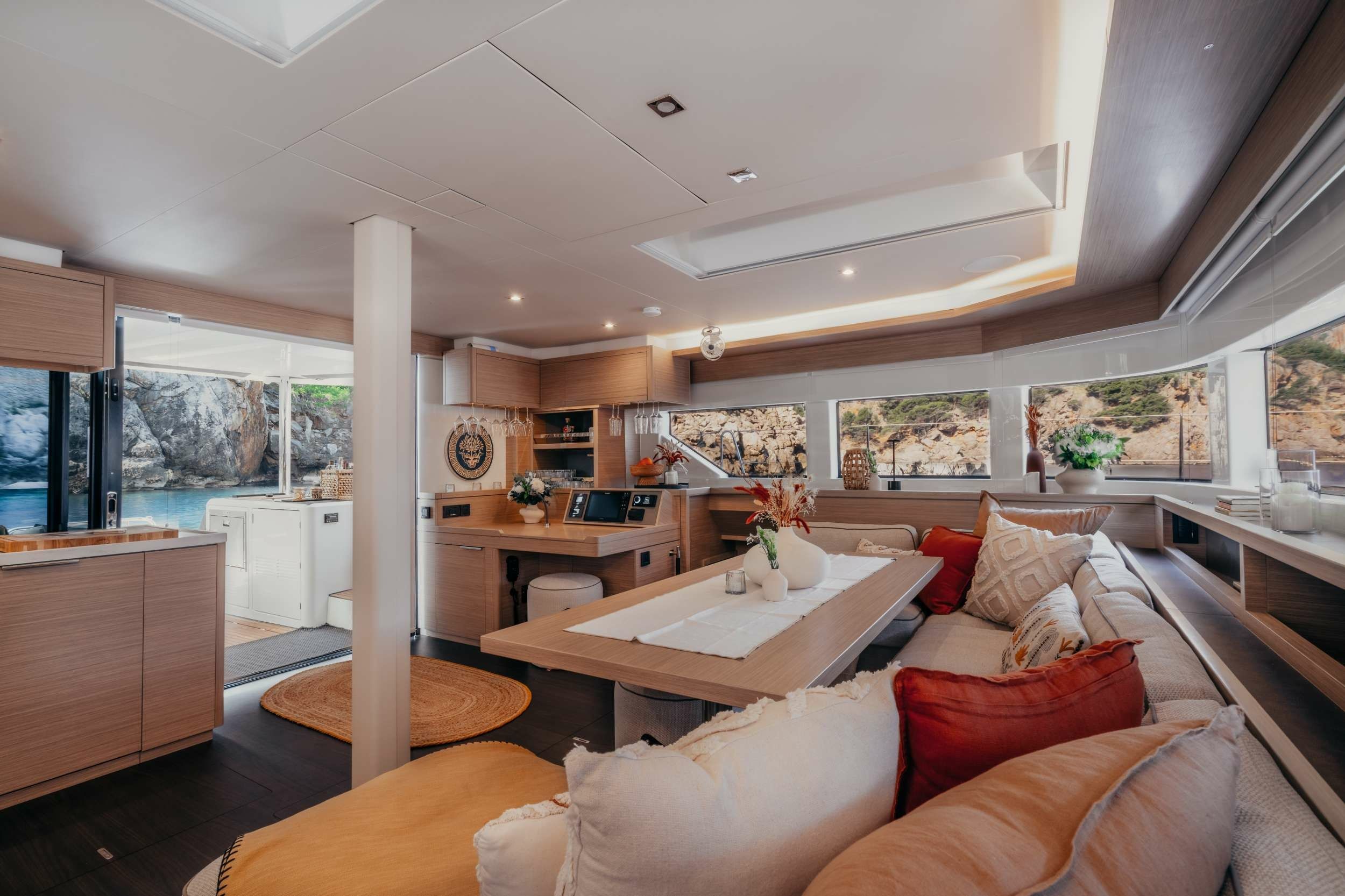 Lagoon 55 | Almosta Road