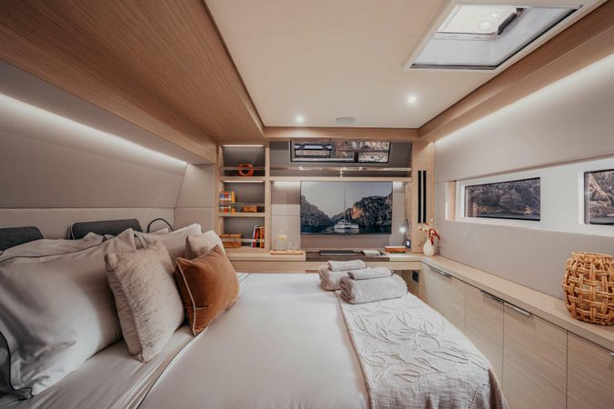 Lagoon 55 | Almosta Road