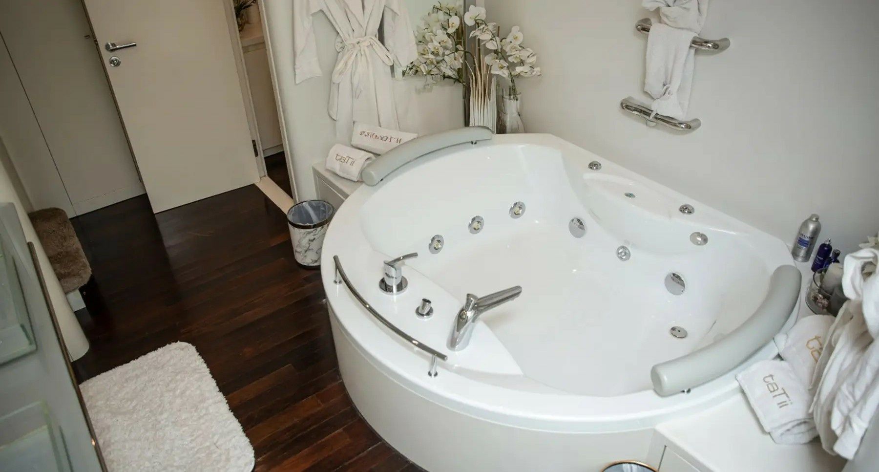 Nedship 100 | Khalili