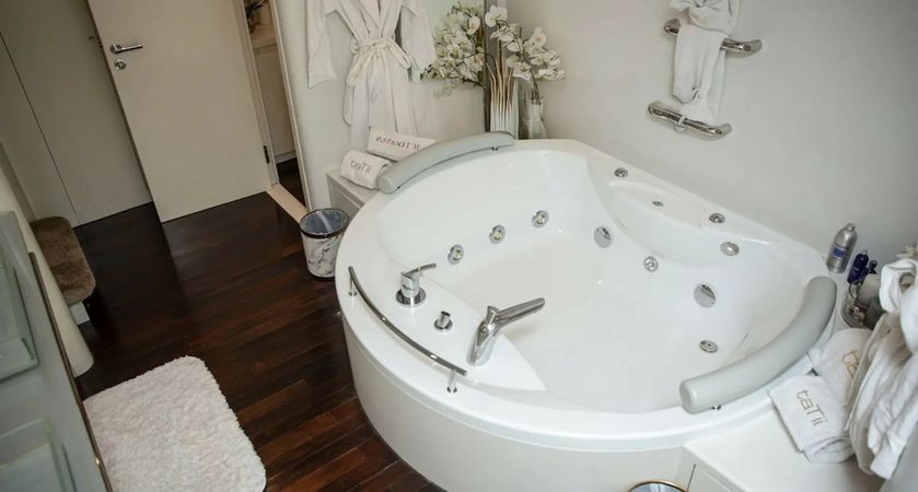 Nedship 100 | Khalili