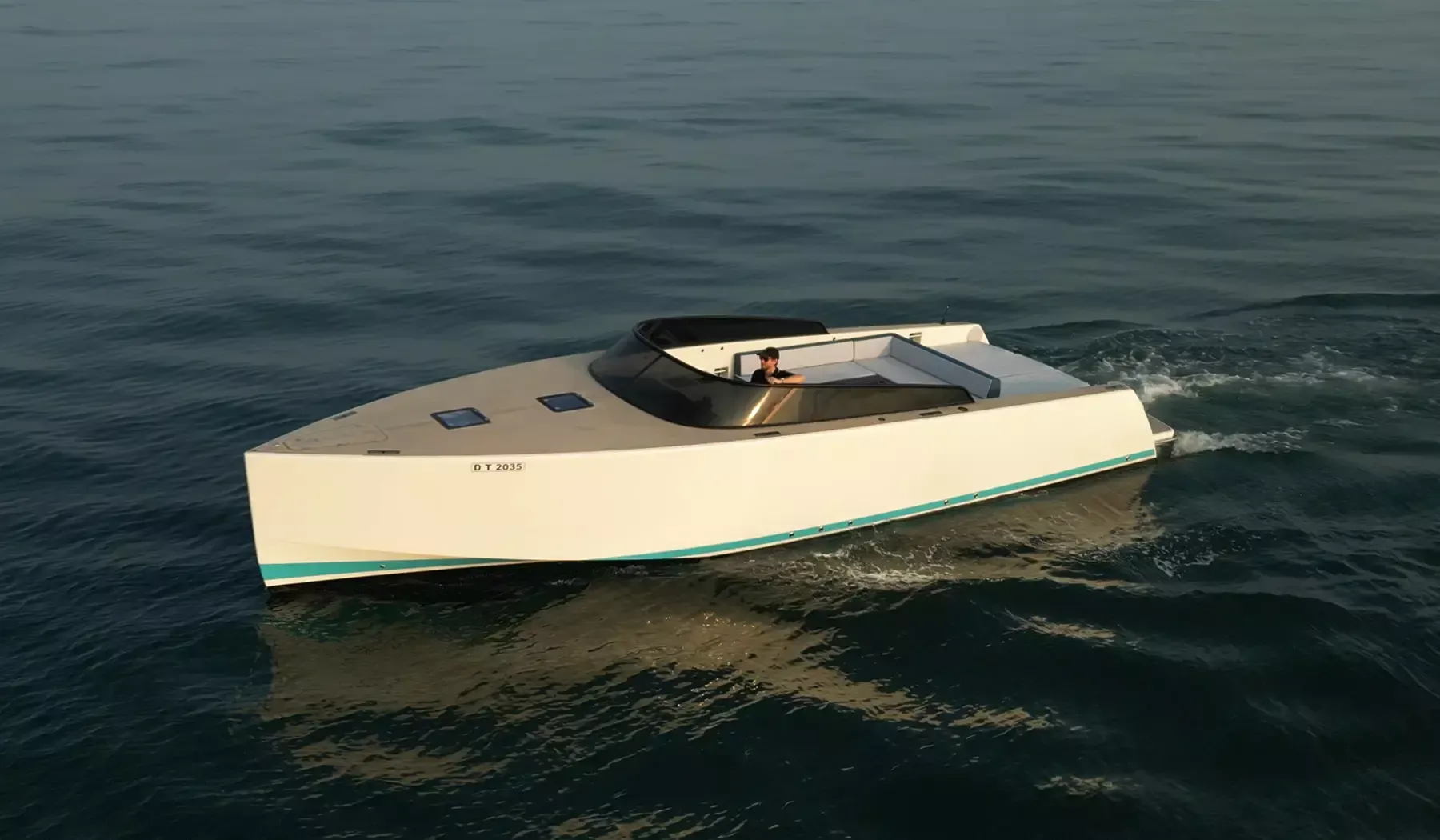 Van Dutch 40 | Moonraker