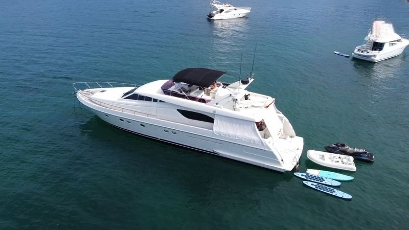 Ferretti 70 | Kook