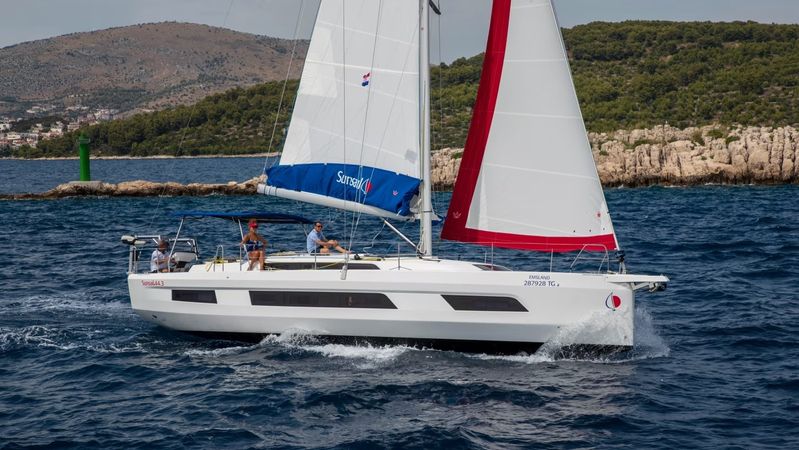Dufour 44 | Moorings 24