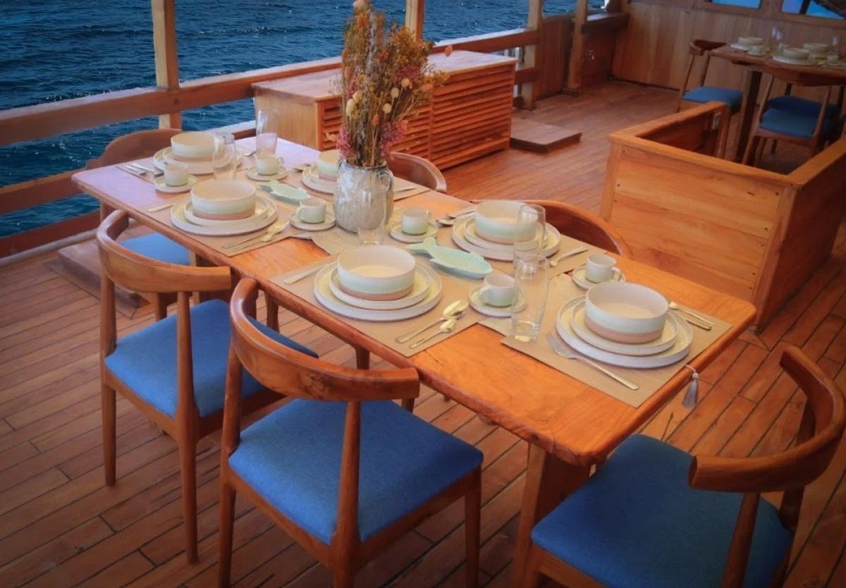 Custom Built Phinisi | Blue Lotus