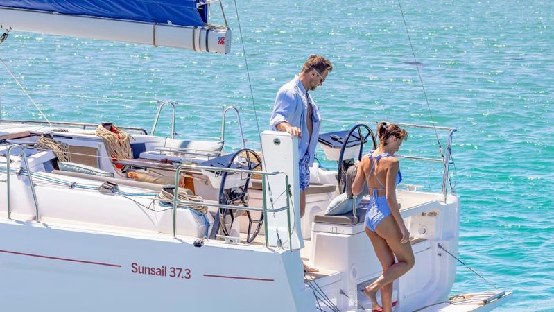 Dufour 37 | Sunsail 25