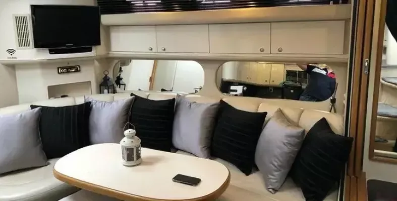 Sea Ray Sundancer 375 | Purple